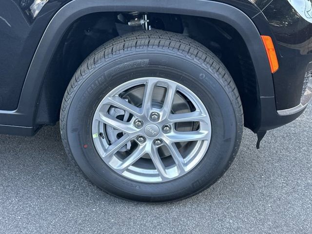 New 2025 Jeep Grand Cherokee L Laredo image 12