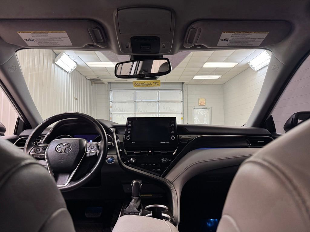 Used 2021 Toyota Camry XLE FWD image 18