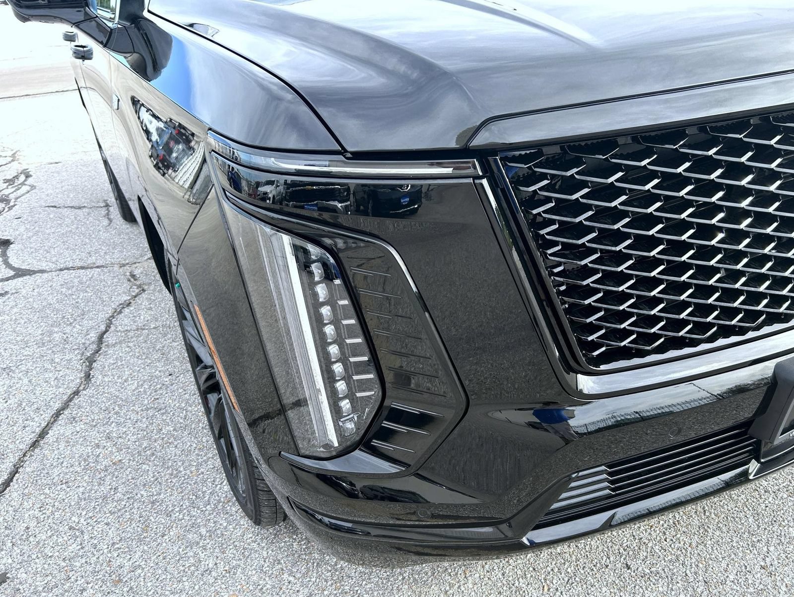 Certified 2026 Cadillac Escalade Platinum Sport w/ LPO, ONYX Package AWD/4WD image 10