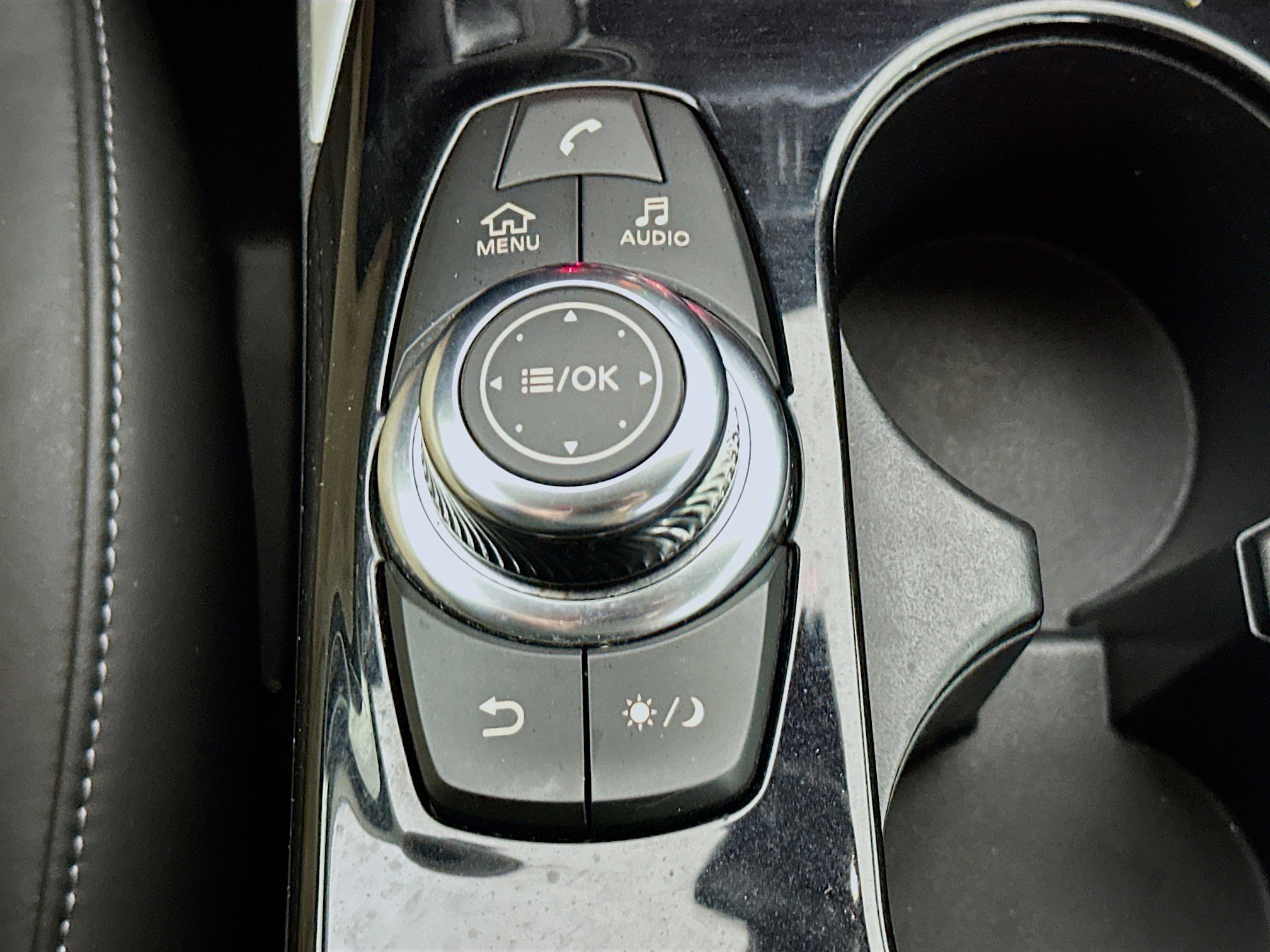 Used 2018 INFINITI QX30 FWD image 24