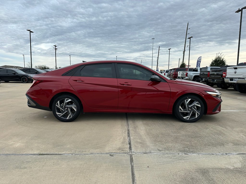 Used 2025 Hyundai Elantra Sport image 4