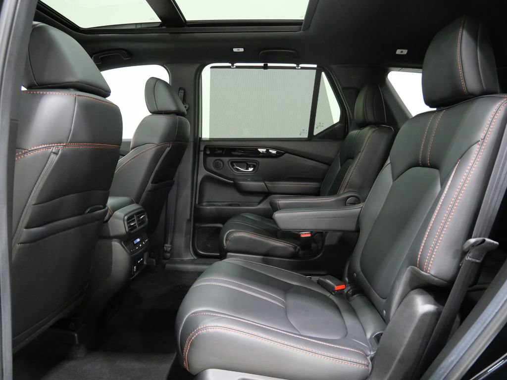 Used 2025 Honda Pilot TrailSport image 25
