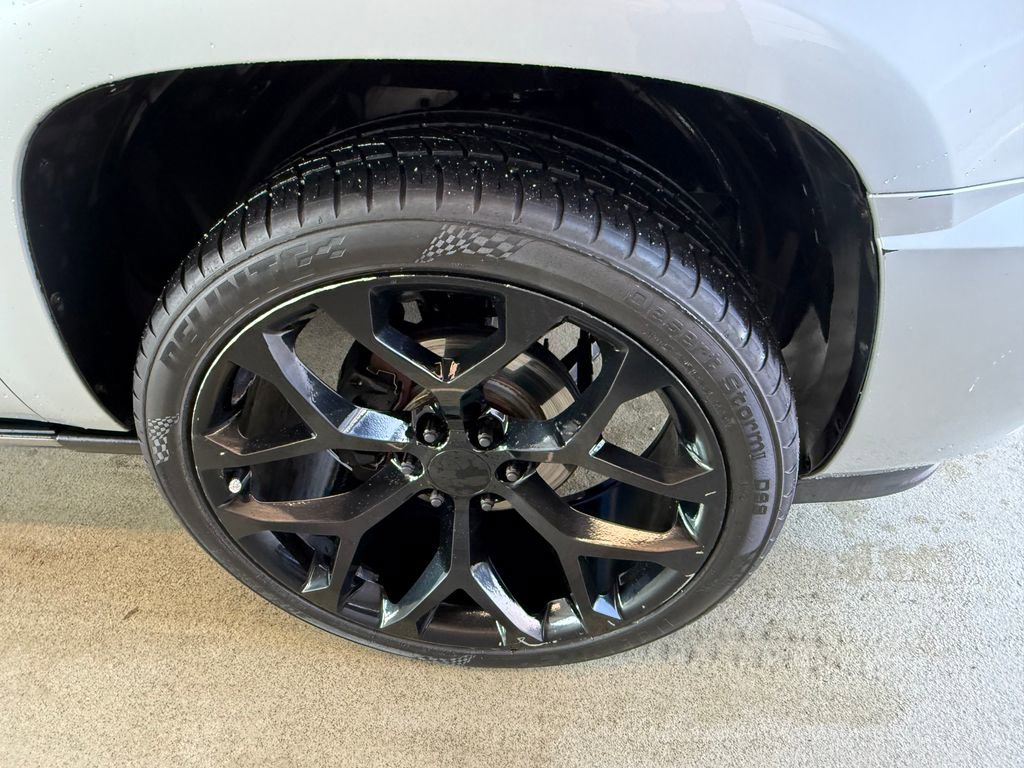 Used 2010 Cadillac Escalade Premium image 6