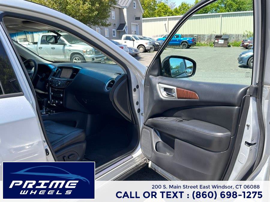 Used 2014 Nissan Pathfinder Platinum w/ Cargo Package AWD/4WD image 18