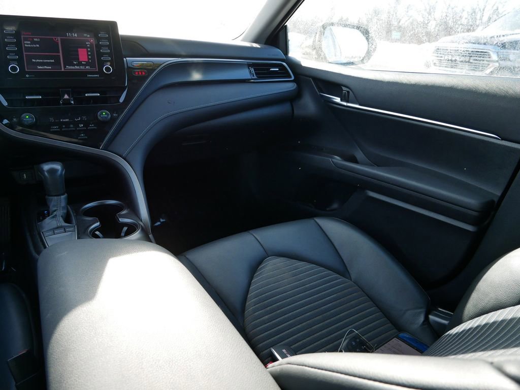 Used 2024 Toyota Camry SE image 15
