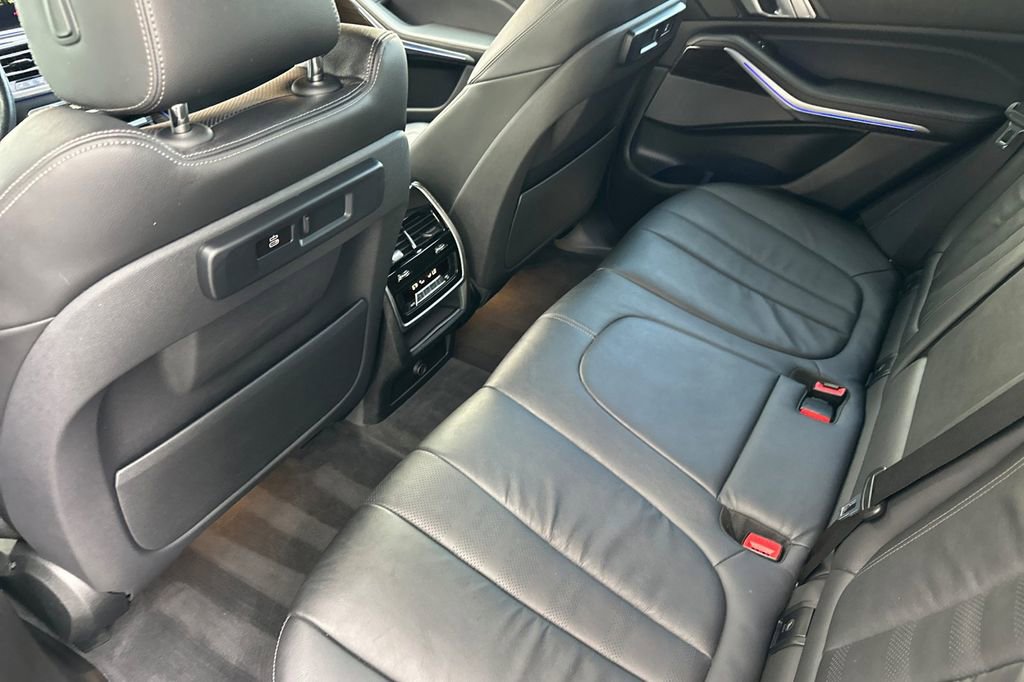 Used 2019 BMW X5 xDrive40i w/ M Sport Package image 12
