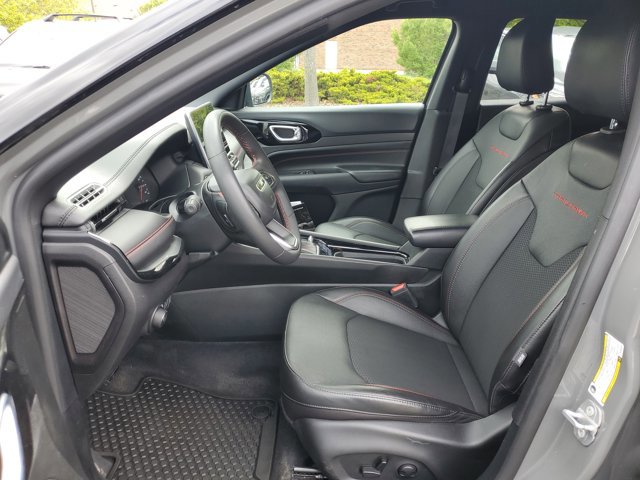 Used 2023 Jeep Compass Trailhawk w/ Trailhawk Convenience Group AWD/4WD image 5