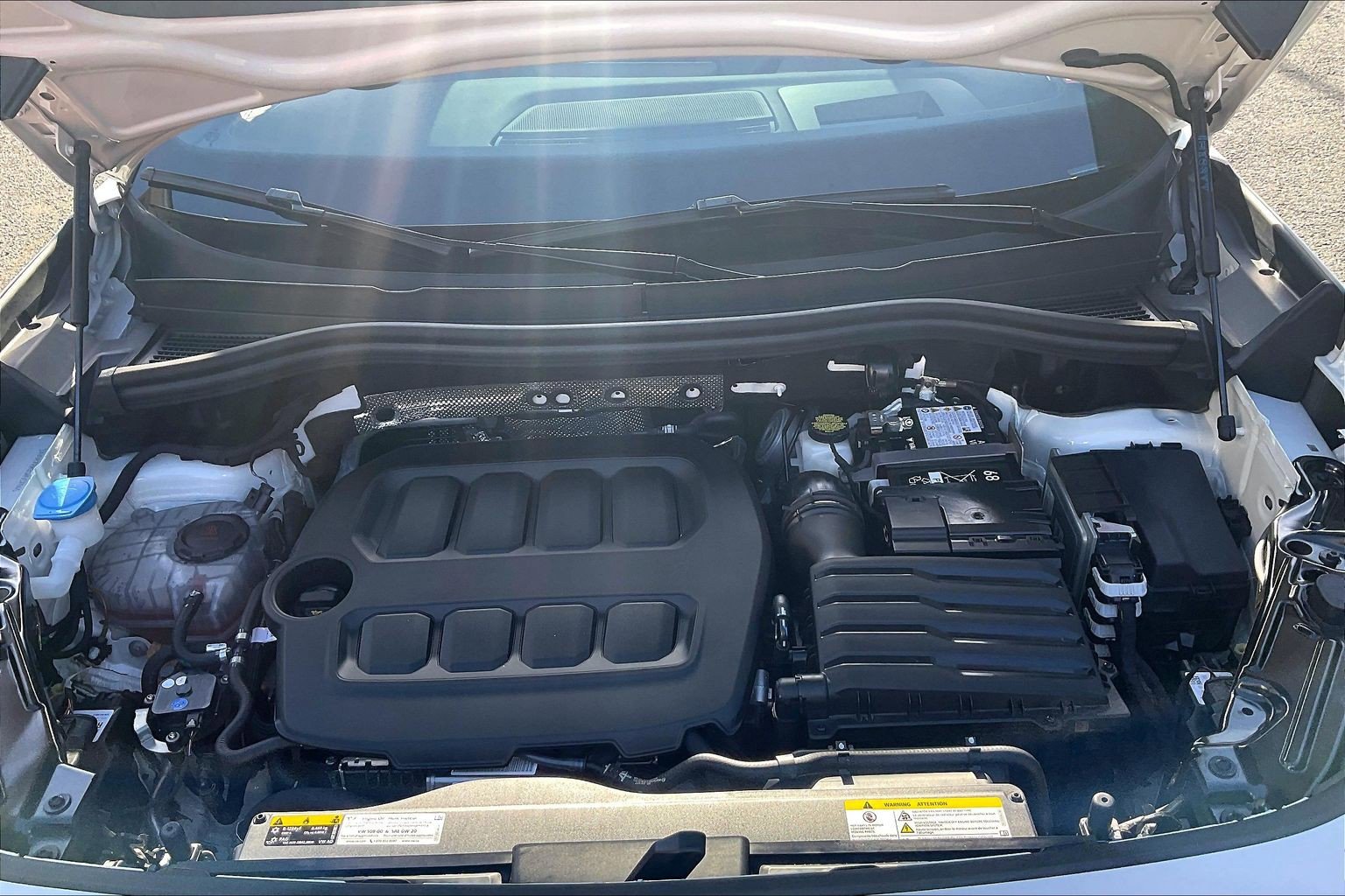 Certified 2025 Volkswagen Tiguan SE R-Line AWD/4WD image 9