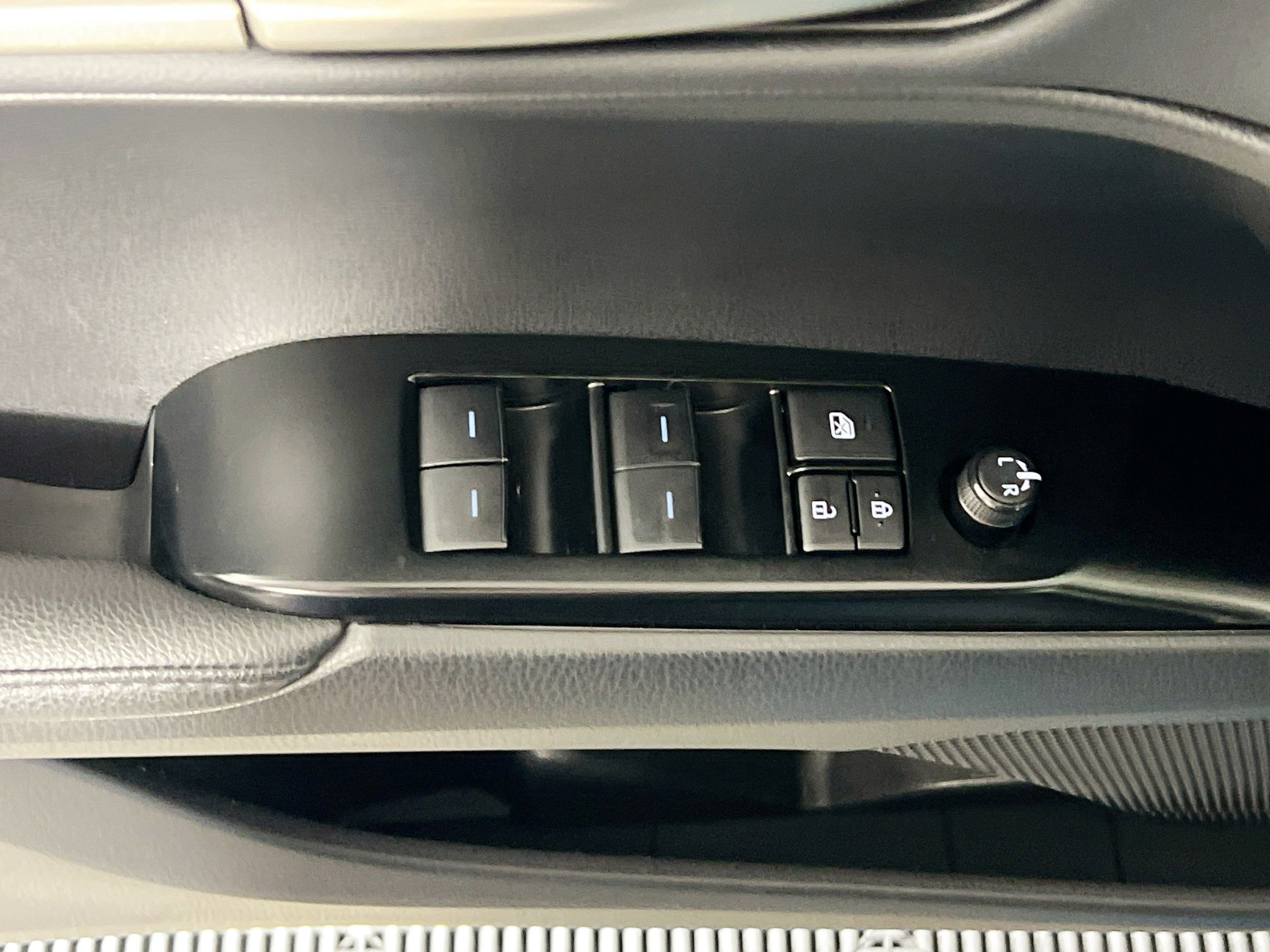 Used 2025 Toyota Camry XSE FWD image 16