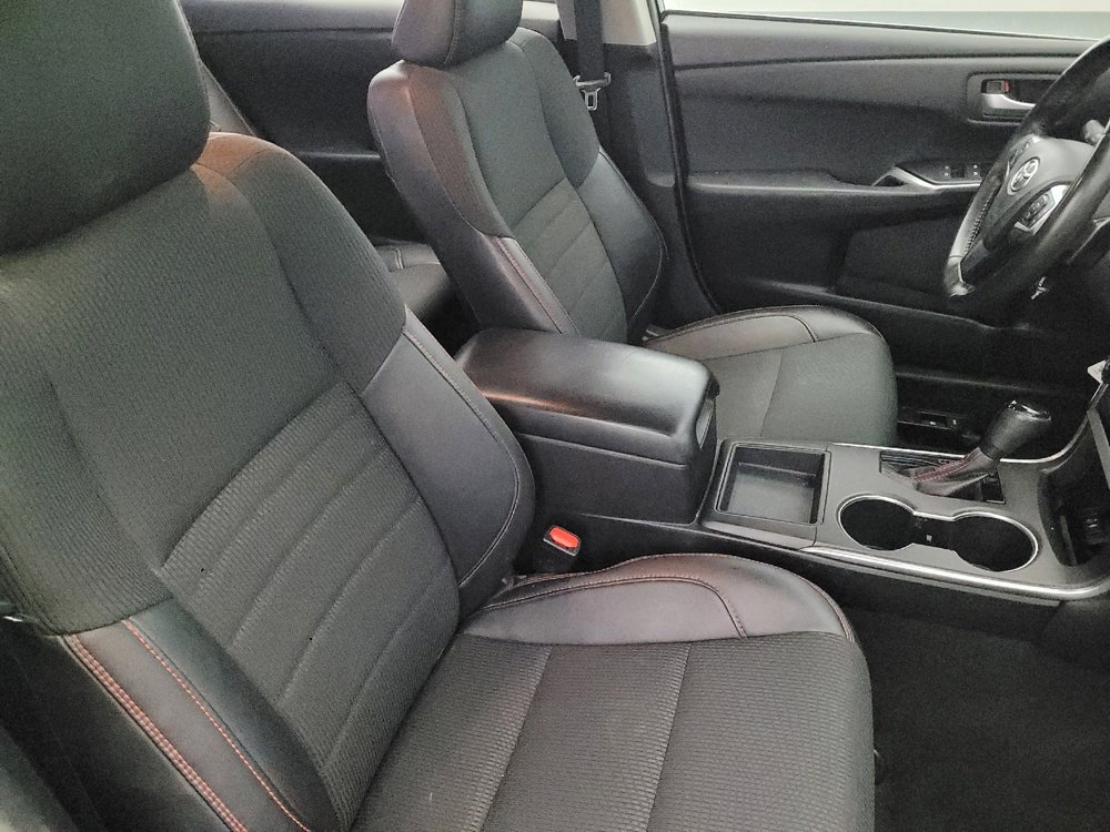 Used 2016 Toyota Camry SE image 21