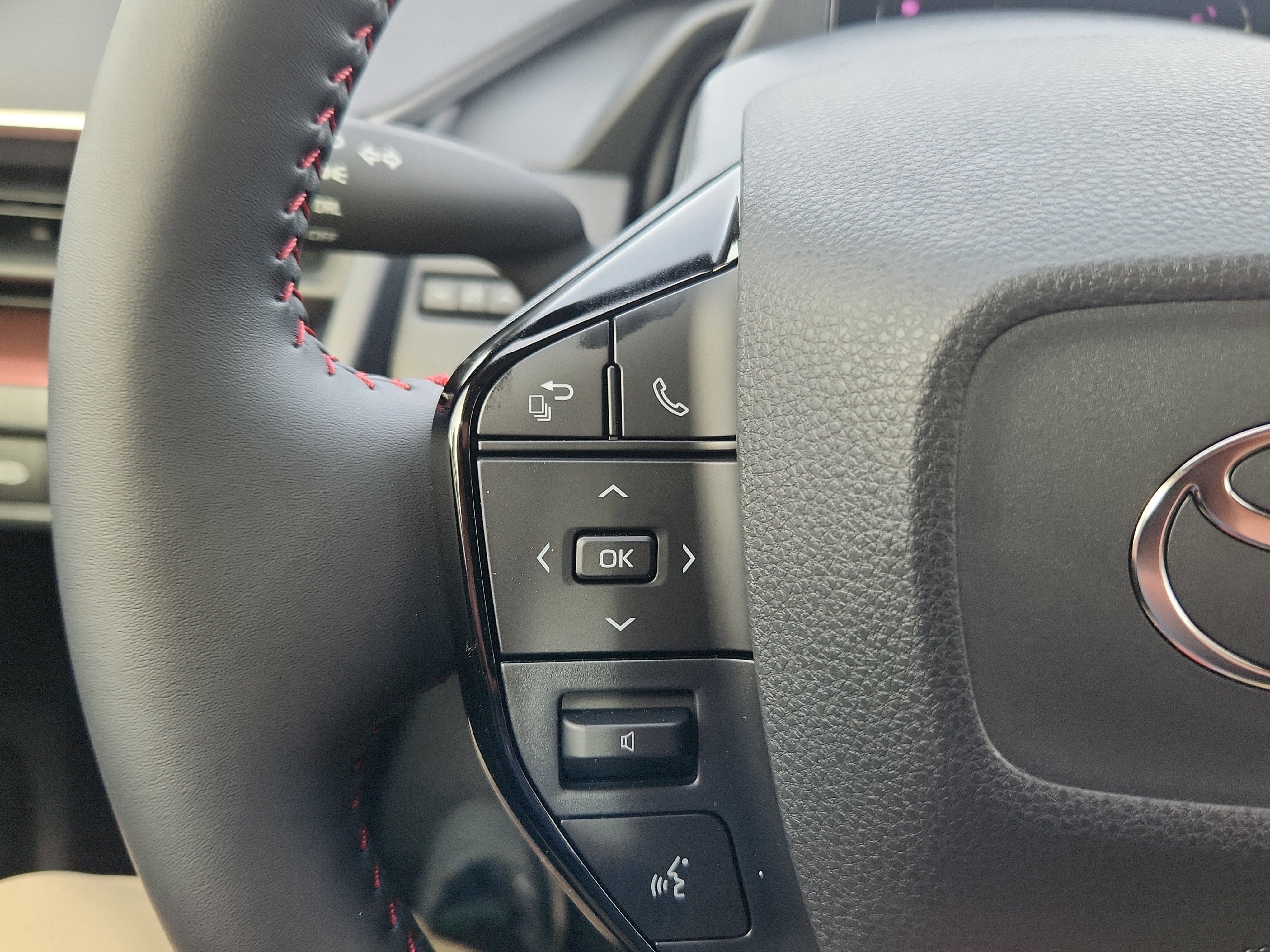 New 2026 Toyota Prius SE image 10