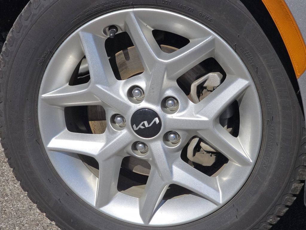 Used 2023 Kia Soul S FWD image 8