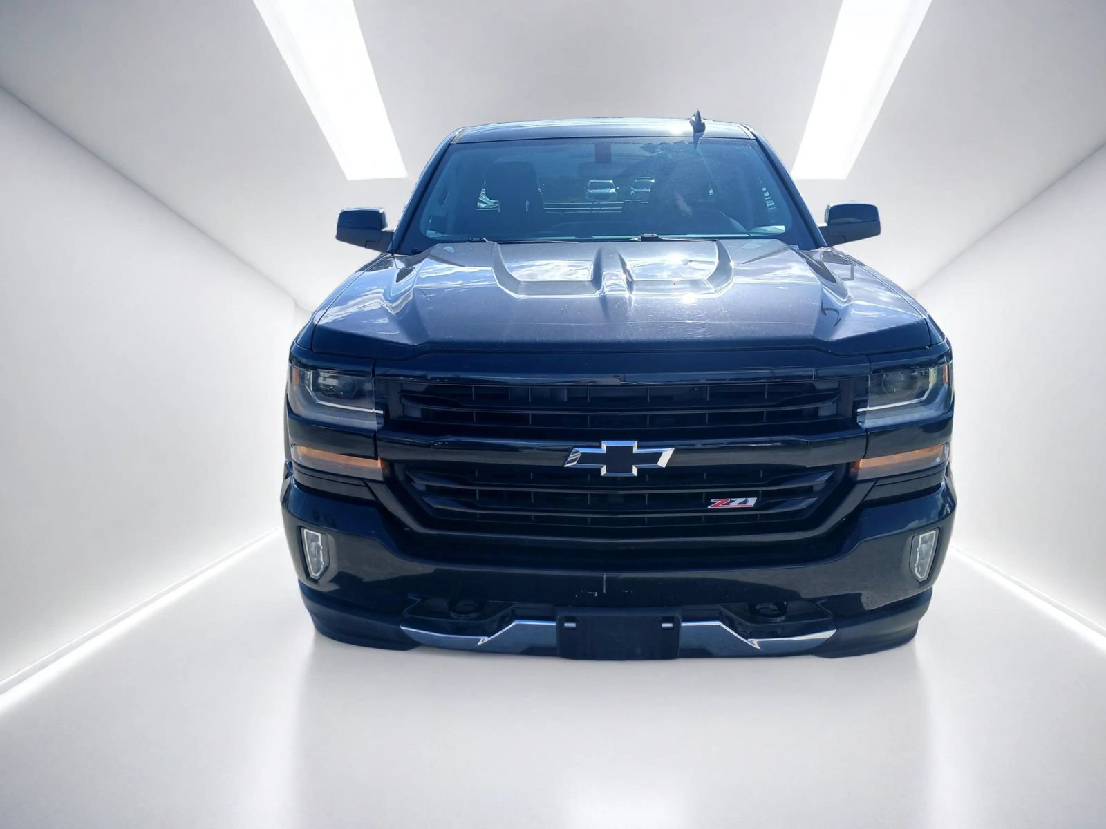 Used 2018 Chevrolet Silverado 1500 LT w/ All Star Edition AWD/4WD image 3