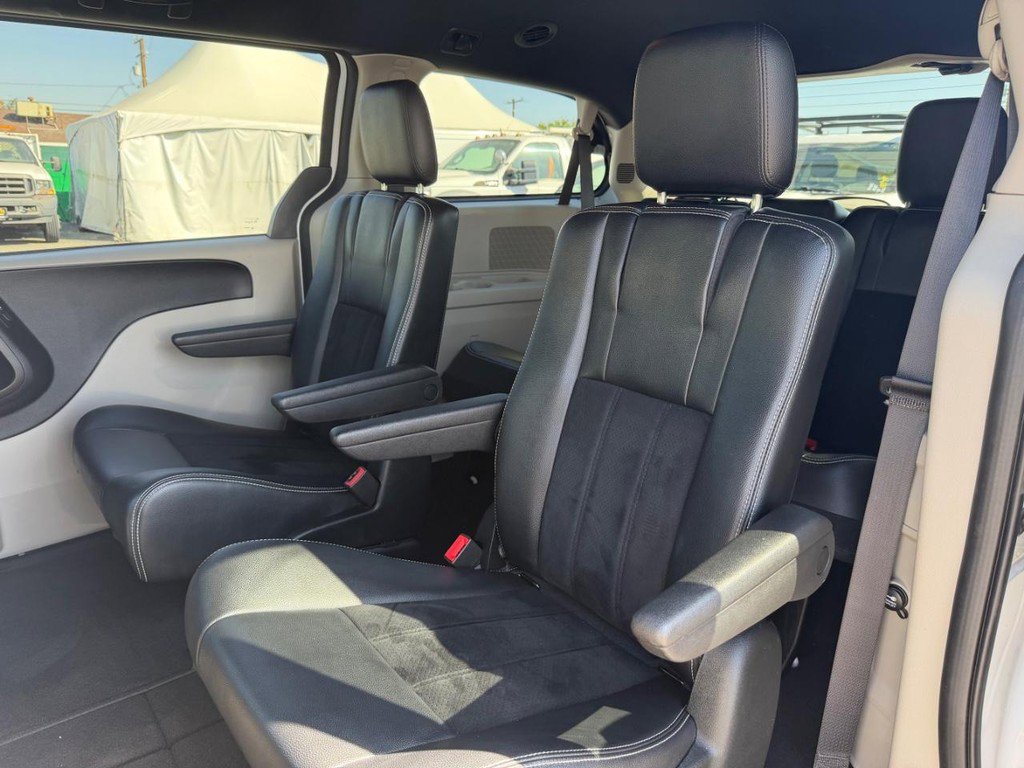 Used 2018 Dodge Grand Caravan SXT image 42