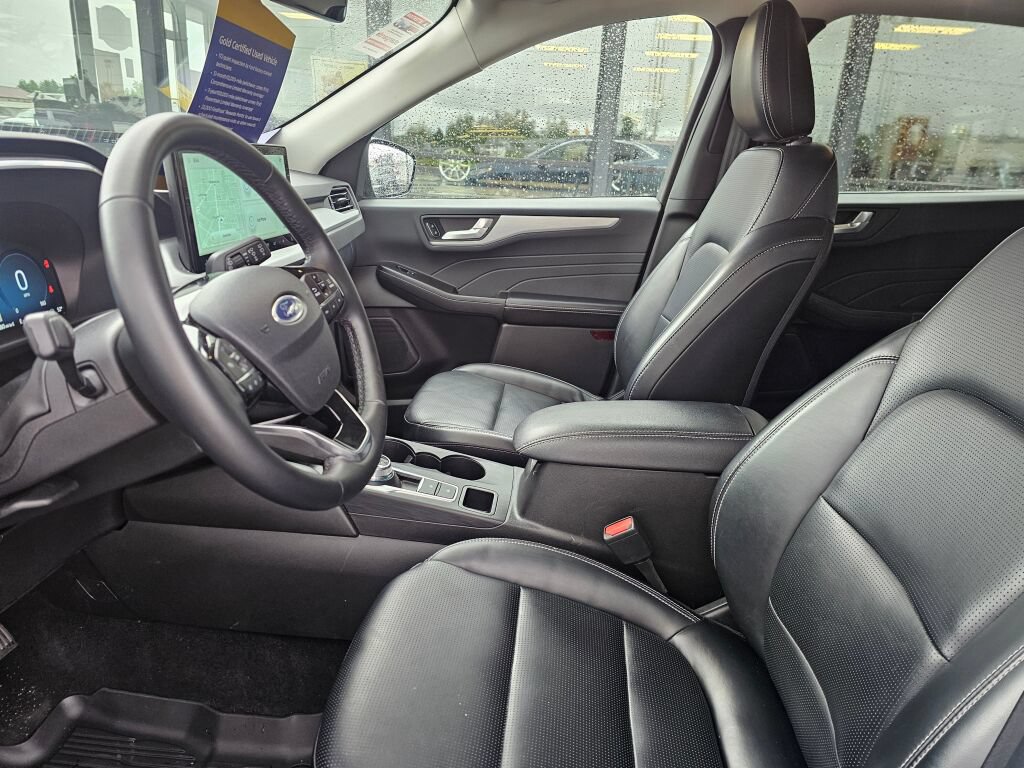 Certified 2025 Ford Escape Platinum AWD/4WD image 17