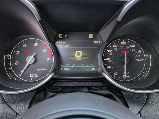 Used 2023 Alfa Romeo Giulia Veloce RWD image 30