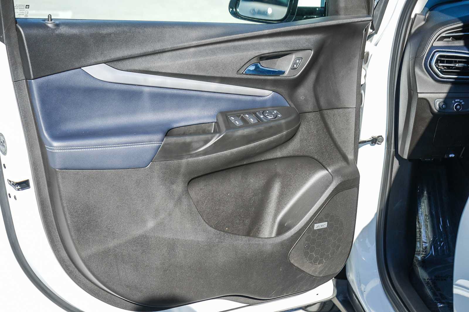 Used 2022 Chevrolet Bolt EUV Premier w/ Sun & Sound Package FWD image 21