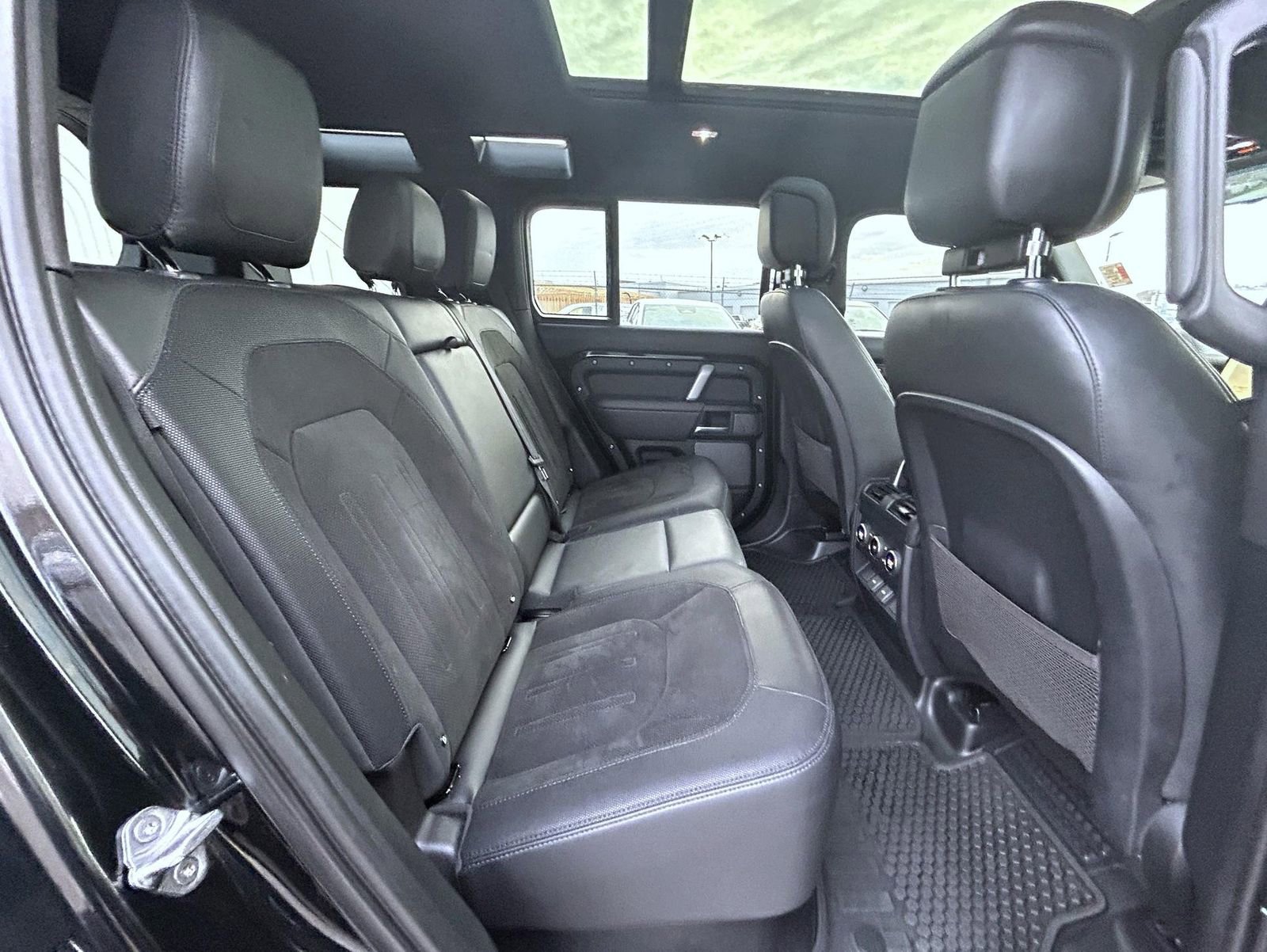 Used 2023 Land Rover Defender 110 V8 image 19