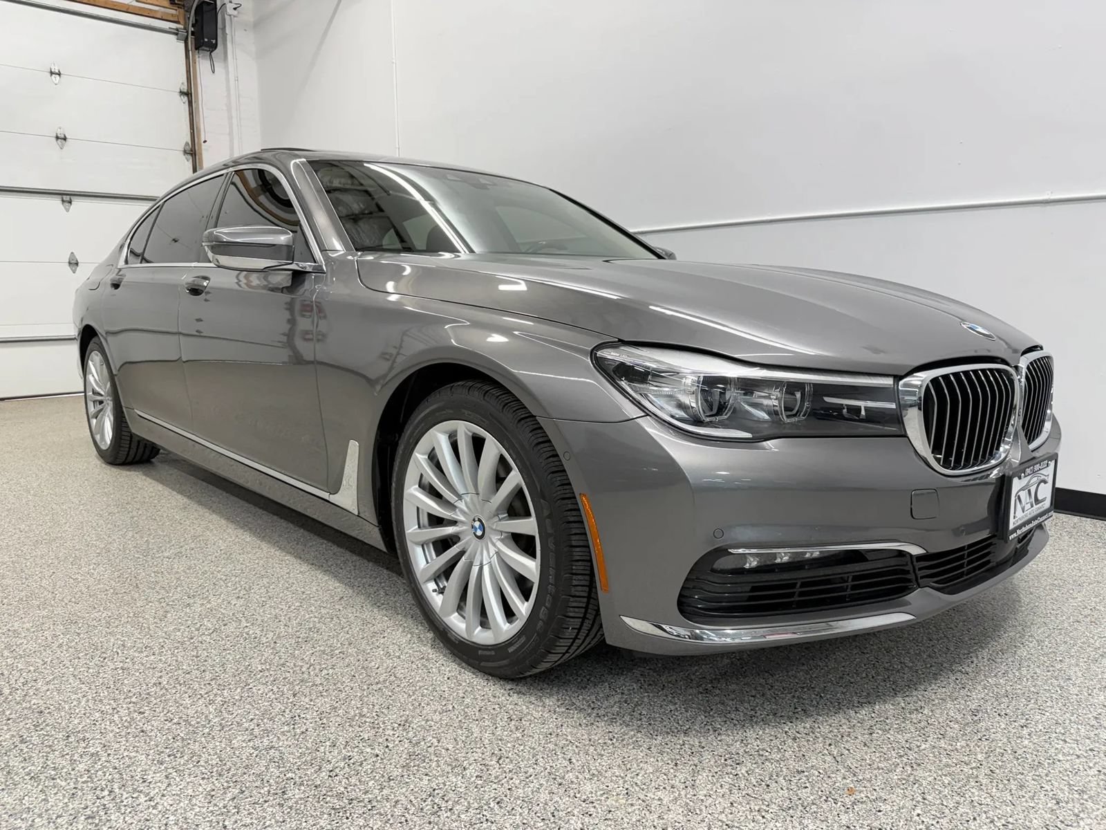 Used 2017 BMW 740i xDrive AWD/4WD image 12