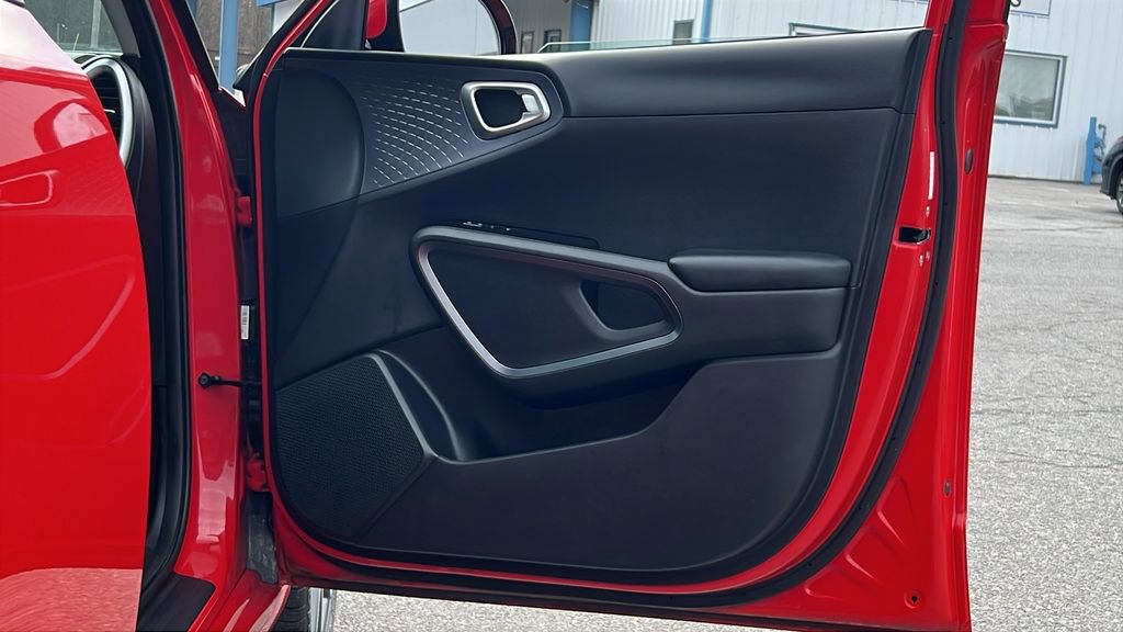 Used 2020 Kia Soul GT-Line FWD image 11