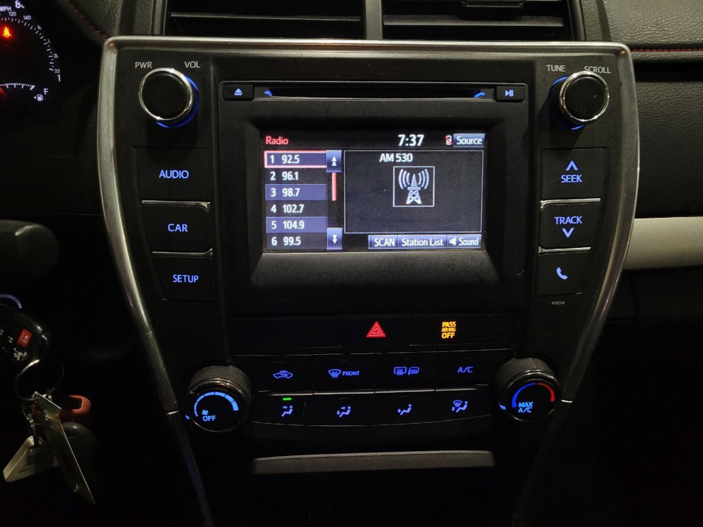 Used 2016 Toyota Camry SE image 25