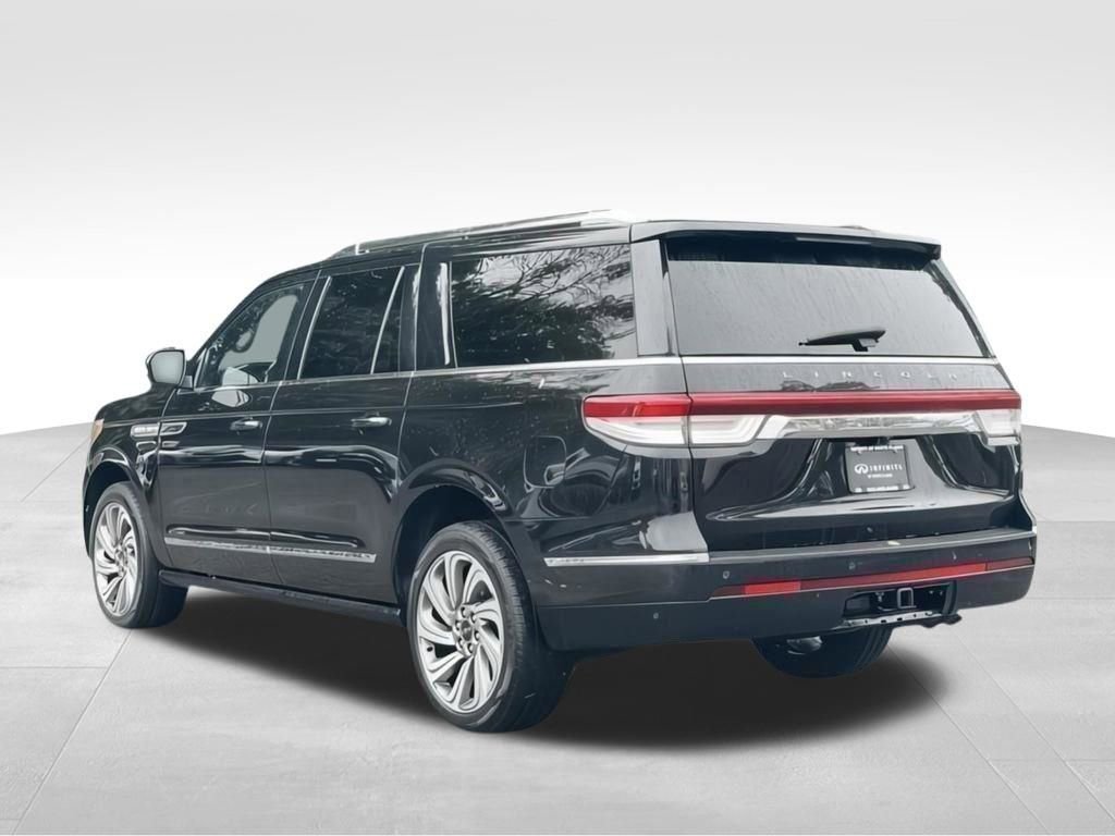 Used 2023 Lincoln Navigator L Reserve AWD/4WD image 4