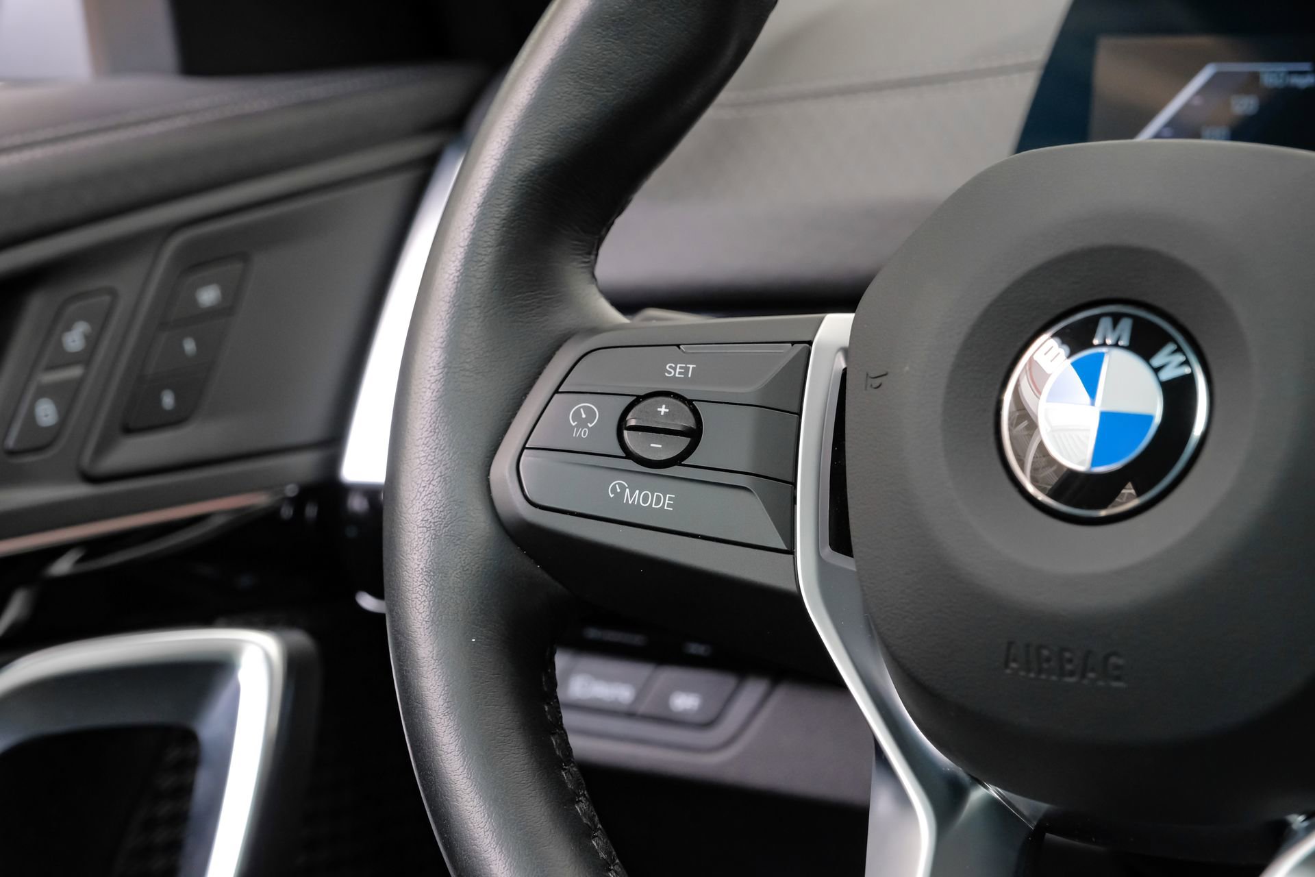 Used 2025 BMW X2 xDrive28i AWD/4WD image 21