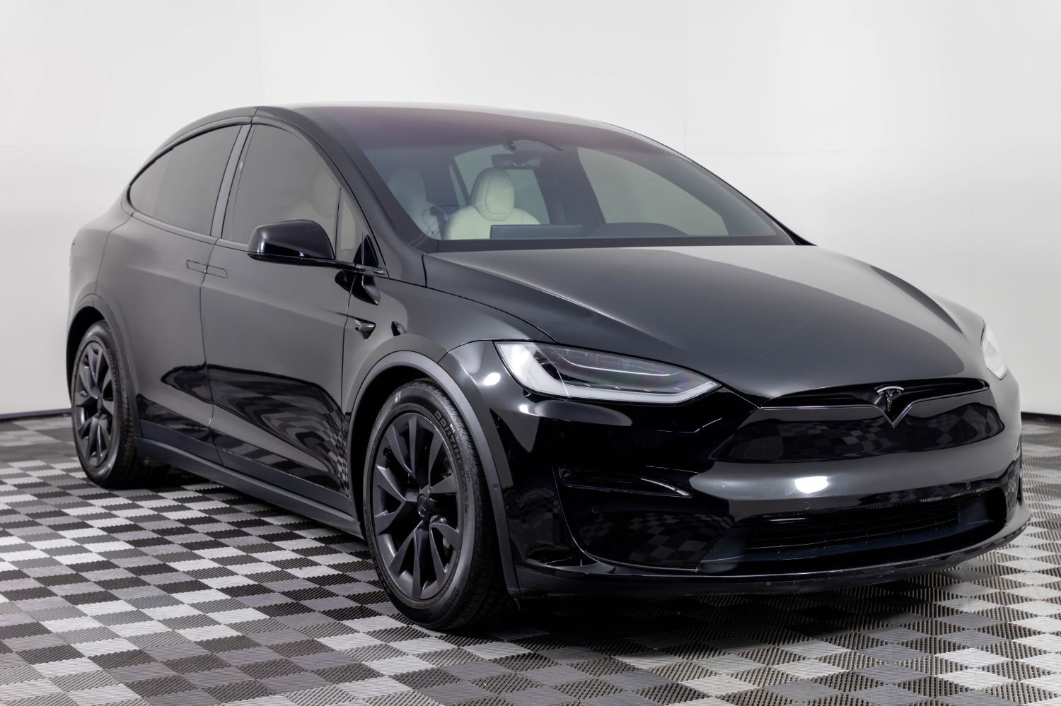 Used 2023 Tesla Model X Plaid image 11