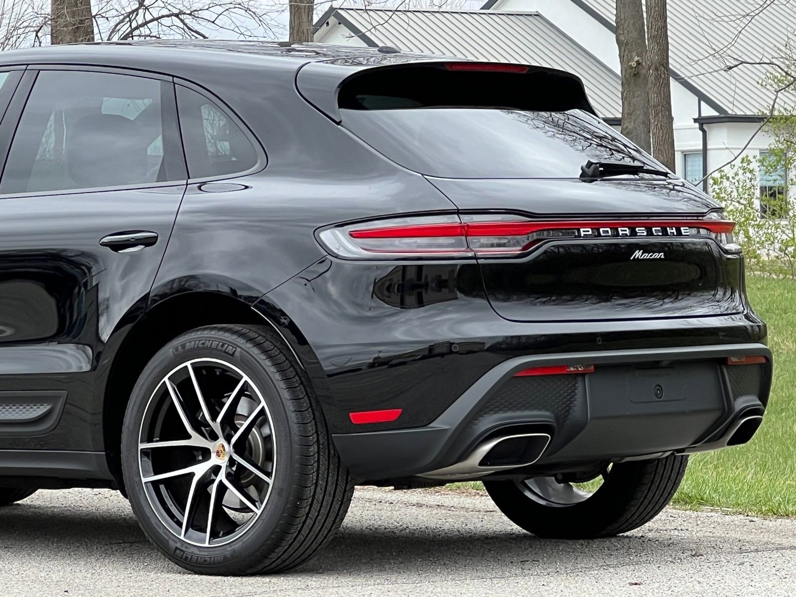 Certified 2025 Porsche Macan image 9