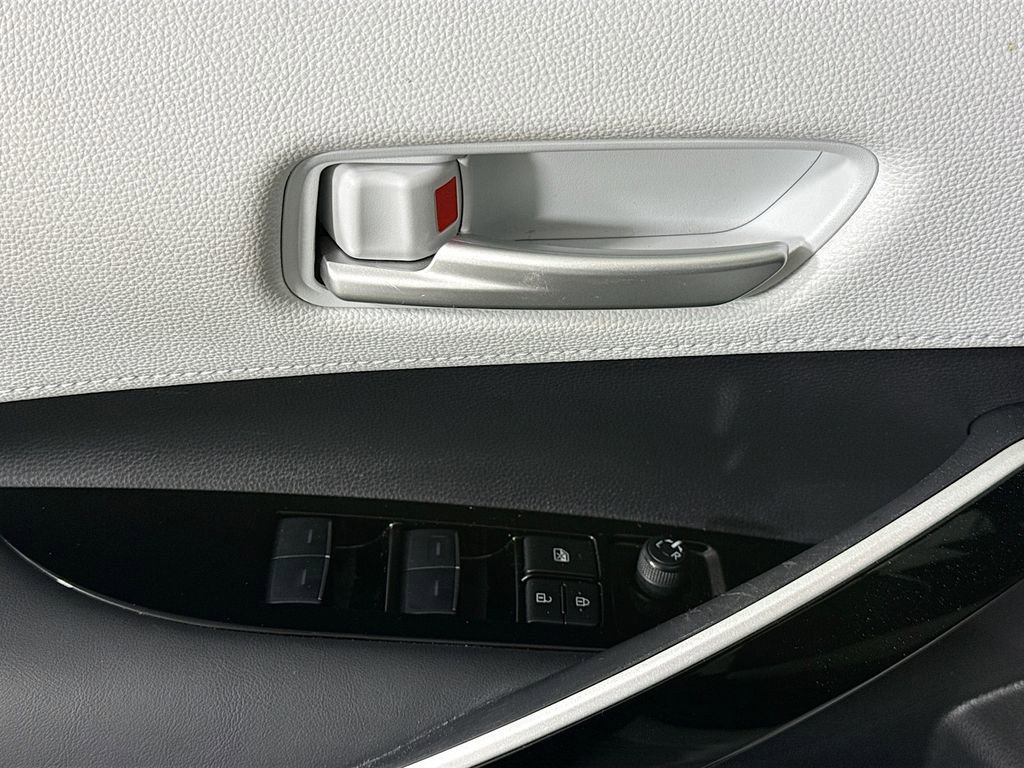 Certified 2025 Toyota Corolla XSE image 22