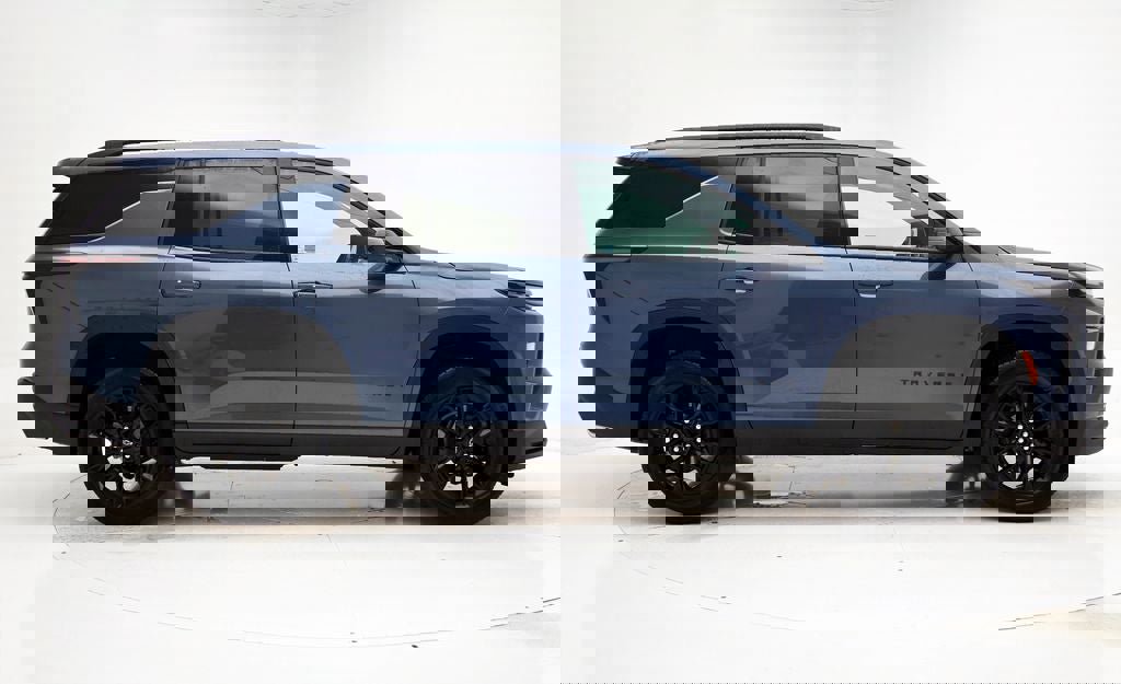 Used 2024 Chevrolet Traverse LT w/ Midnight/Sport Edition image 3