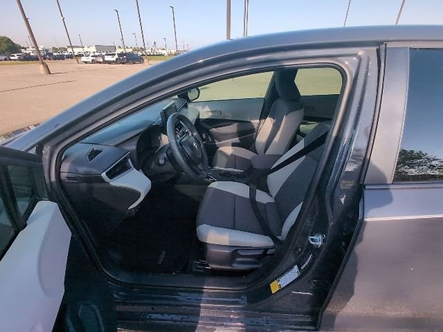 Used 2026 Toyota Corolla LE FWD image 8