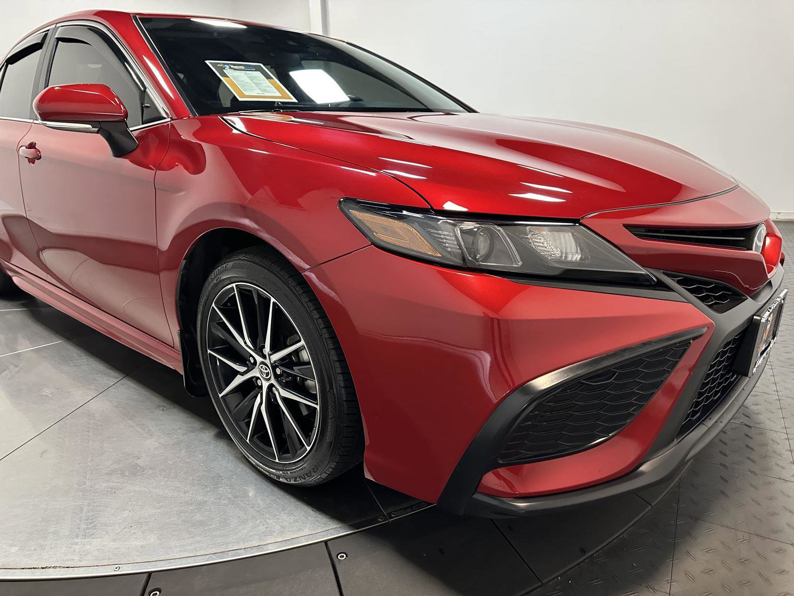 Used 2024 Toyota Camry SE FWD image 3