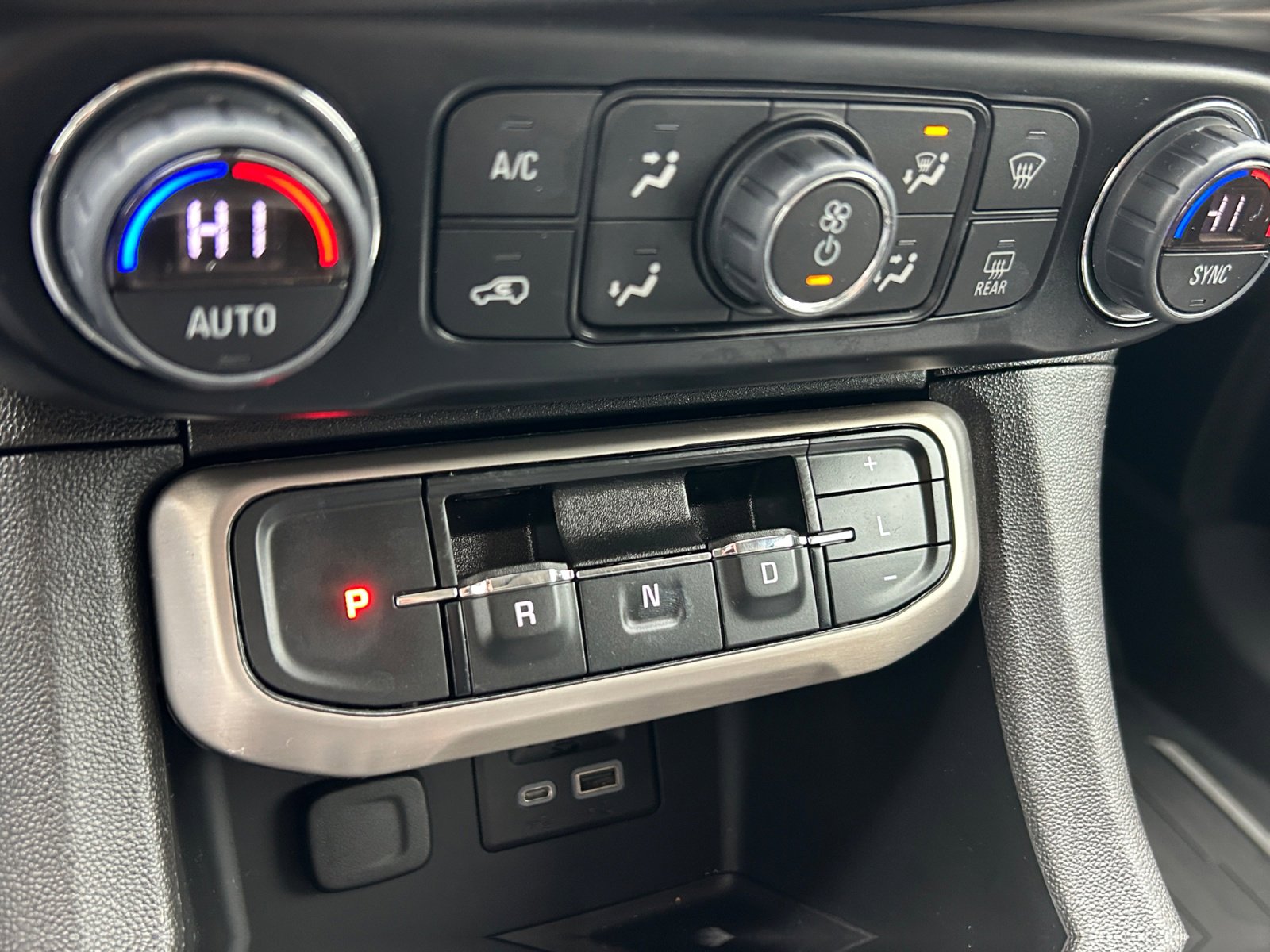 Used 2023 GMC Acadia Denali w/ Denali Ultimate Package image 22