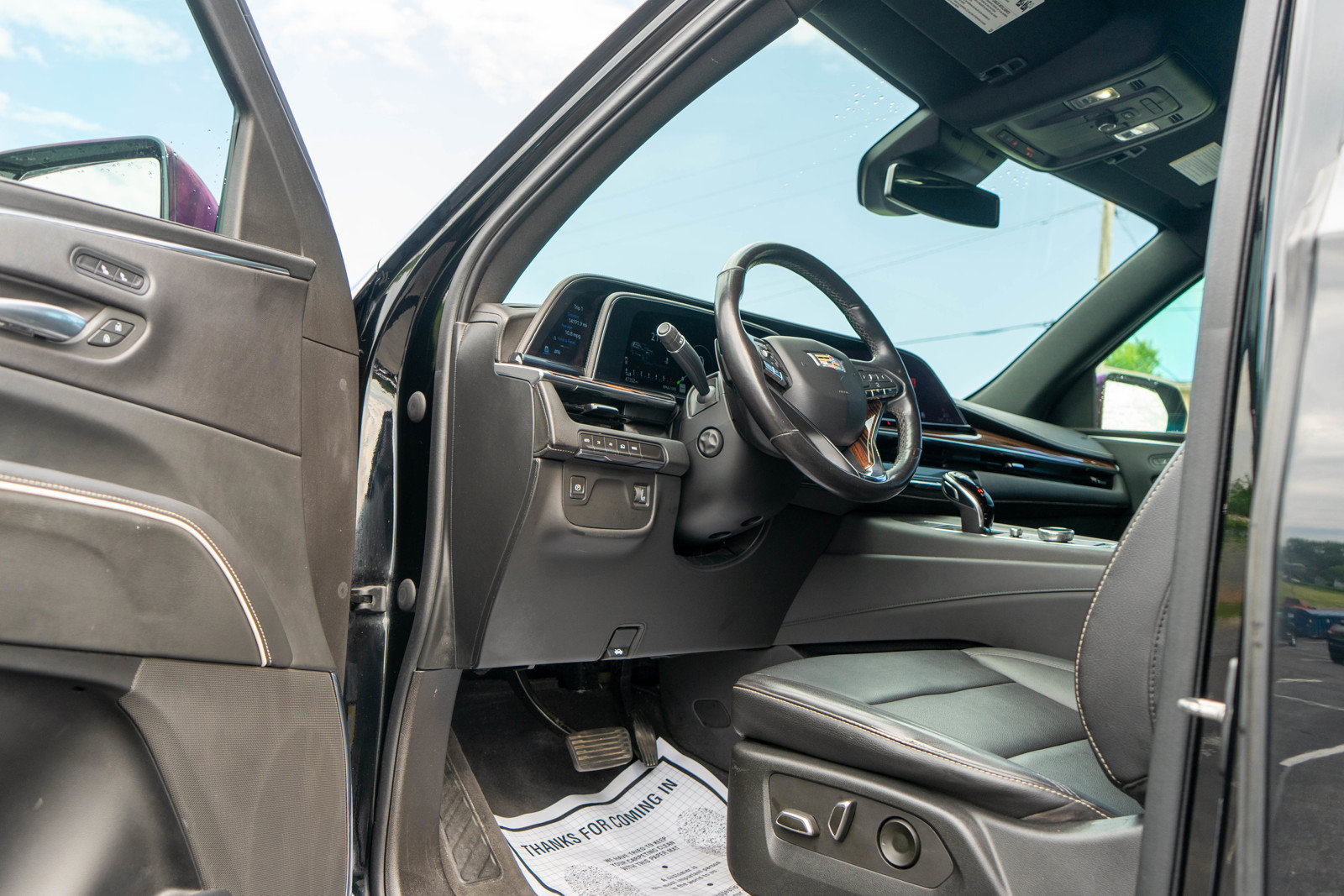 Used 2022 Cadillac Escalade ESV Luxury AWD/4WD image 16