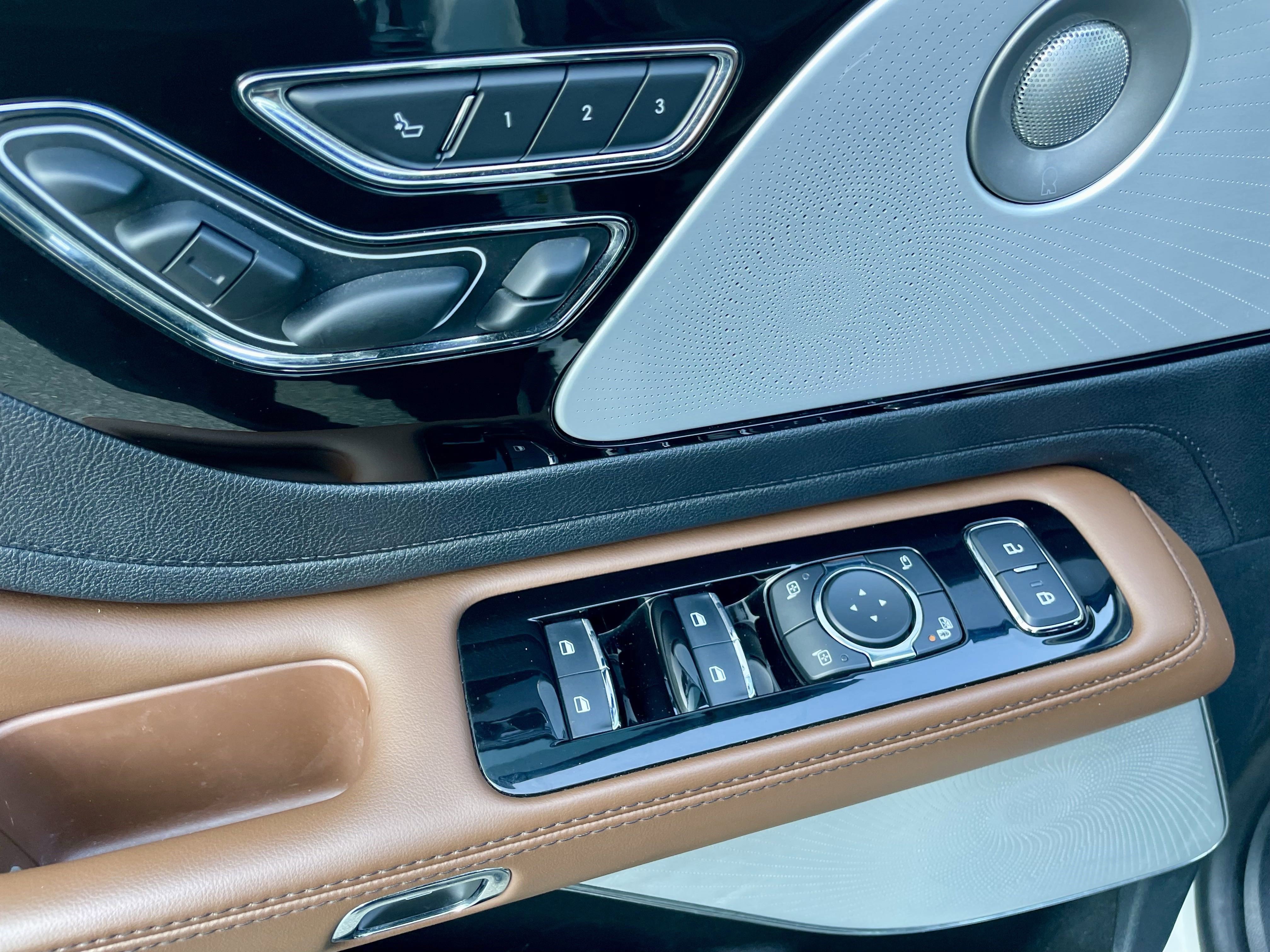 Used 2023 Lincoln Aviator Reserve w/ Equipment Group 201A image 11