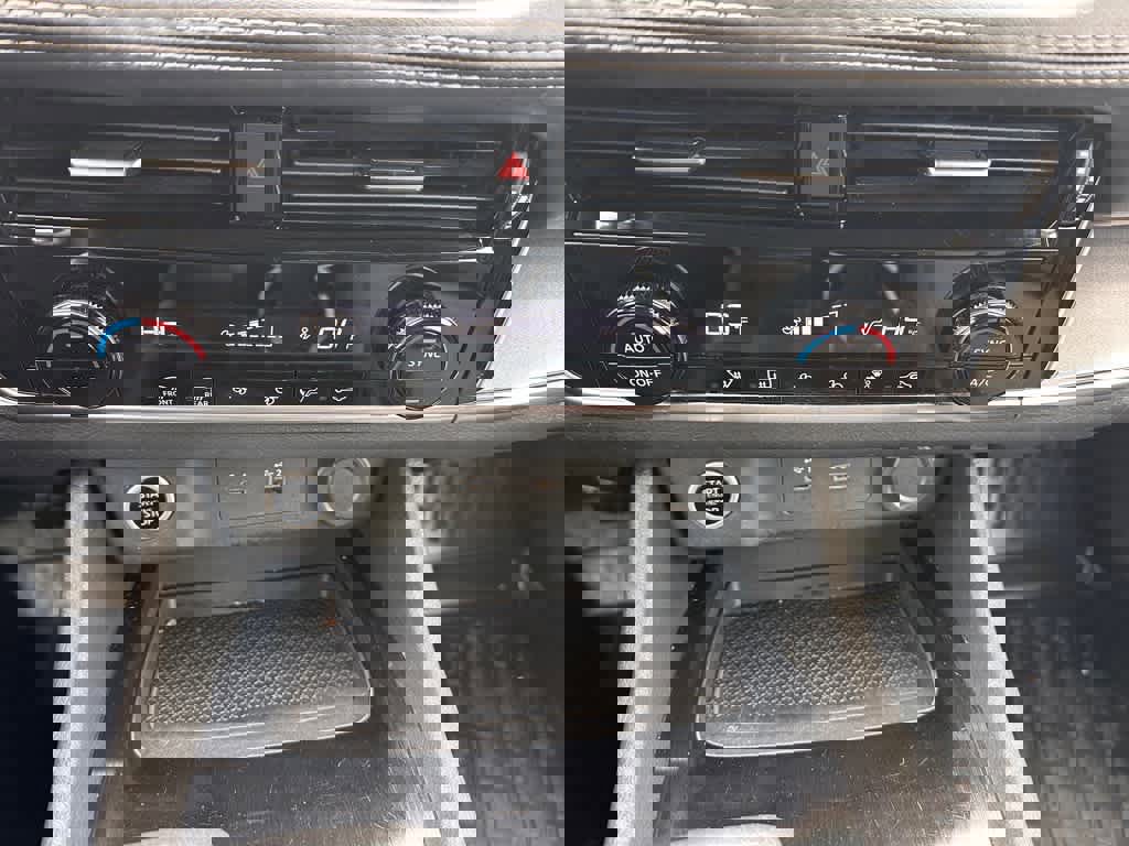 Used 2021 Nissan Rogue SV image 22