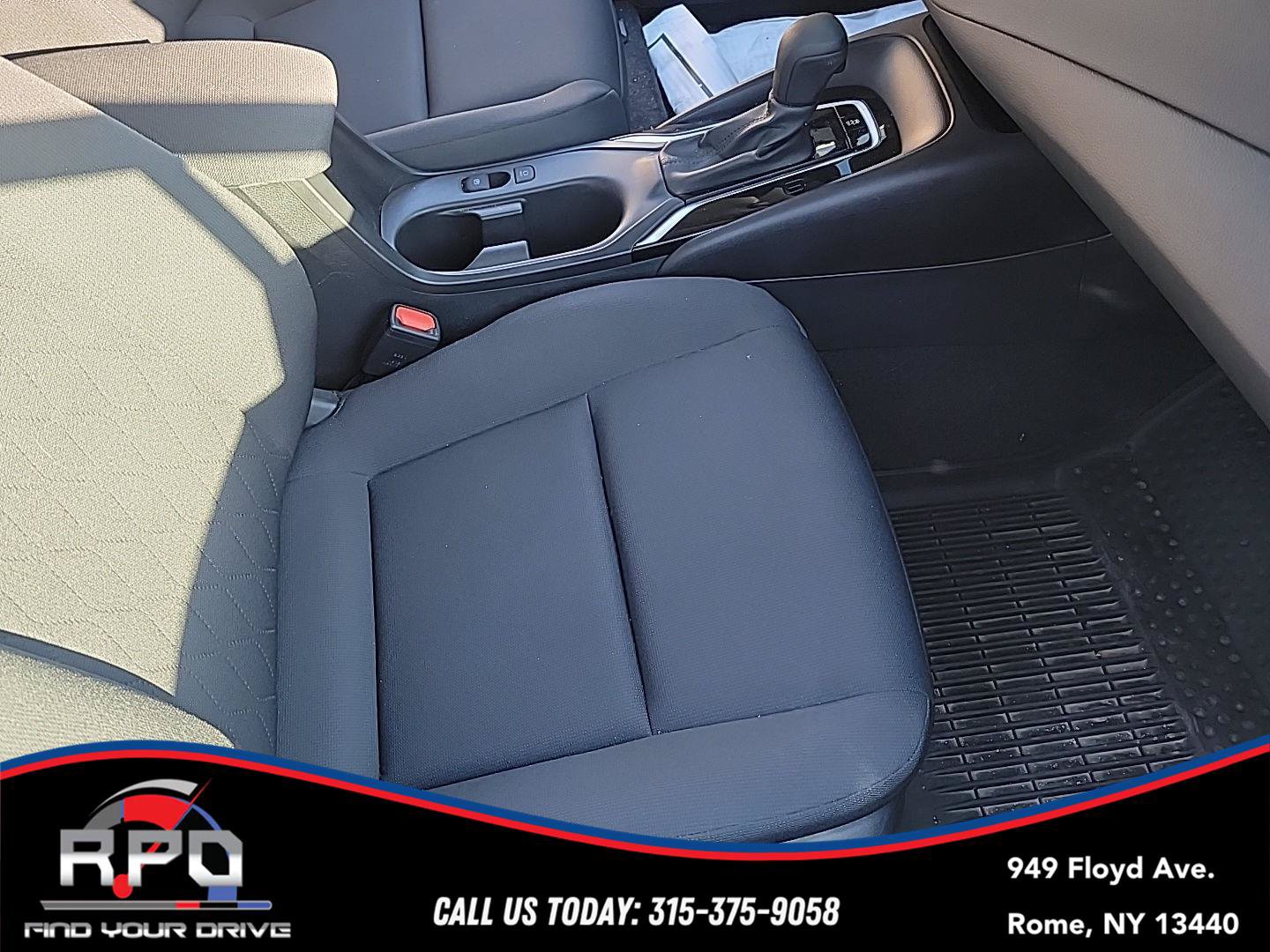 Used 2024 Toyota Corolla LE FWD image 11