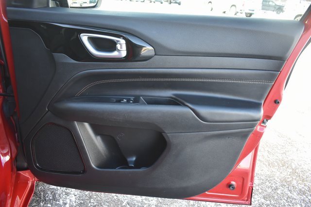 Used 2023 Jeep Compass Limited image 41