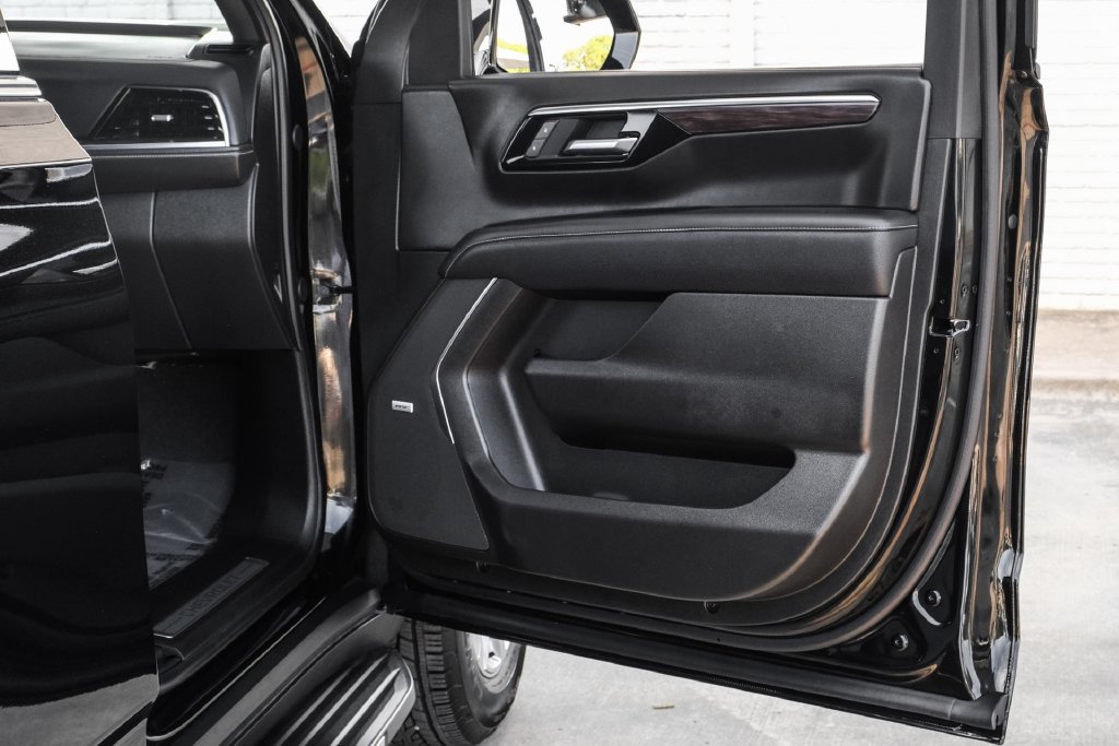 Used 2026 Chevrolet Suburban Premier RWD image 47