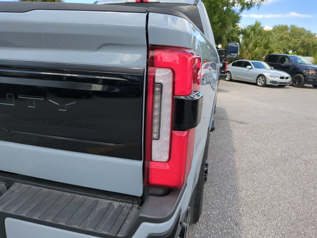 Used 2025 Ford F250 Platinum w/ FX4 Off-Road Package AWD/4WD image 12