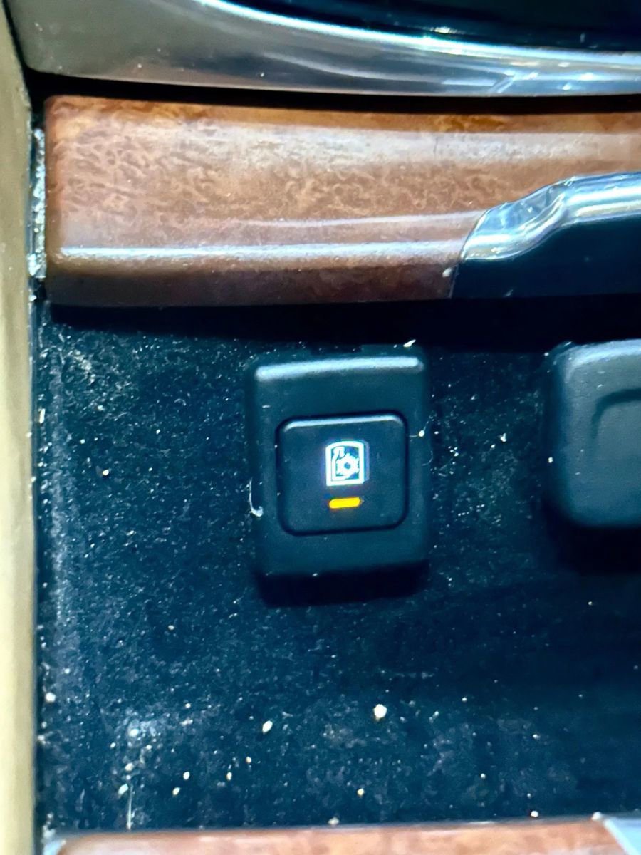 Used 2015 Cadillac Escalade Platinum image 35