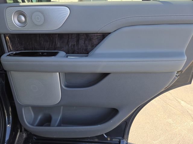 Used 2021 Lincoln Navigator Reserve w/ Luxury Package image 33