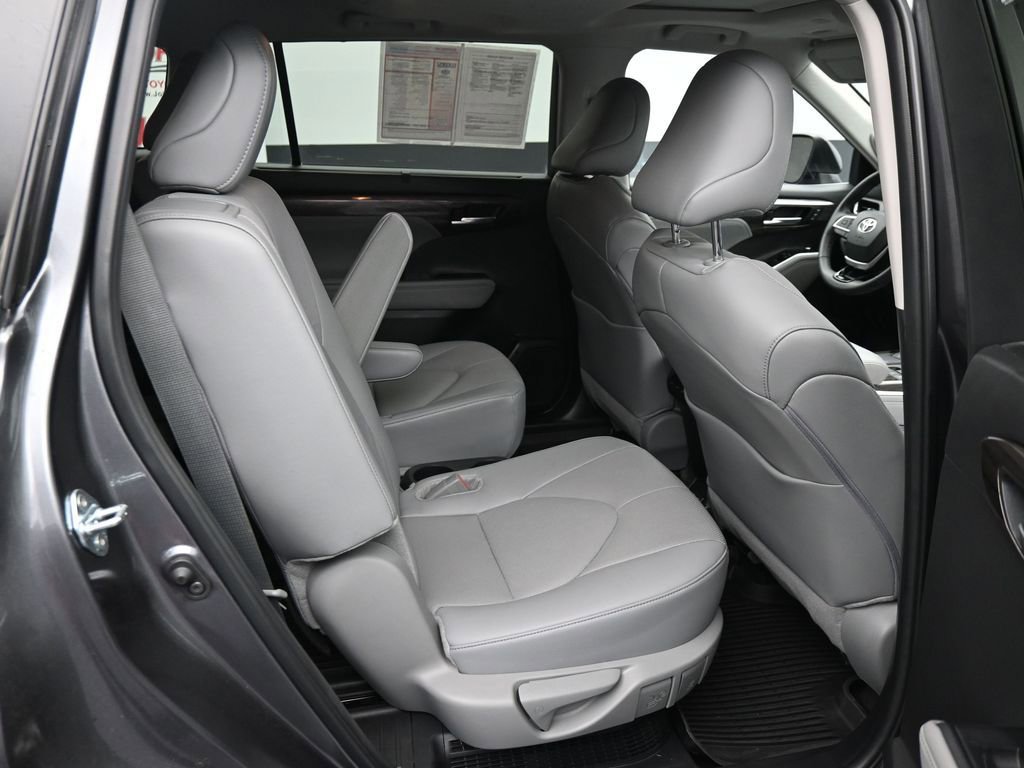 Used 2024 Toyota Highlander Limited AWD/4WD image 13