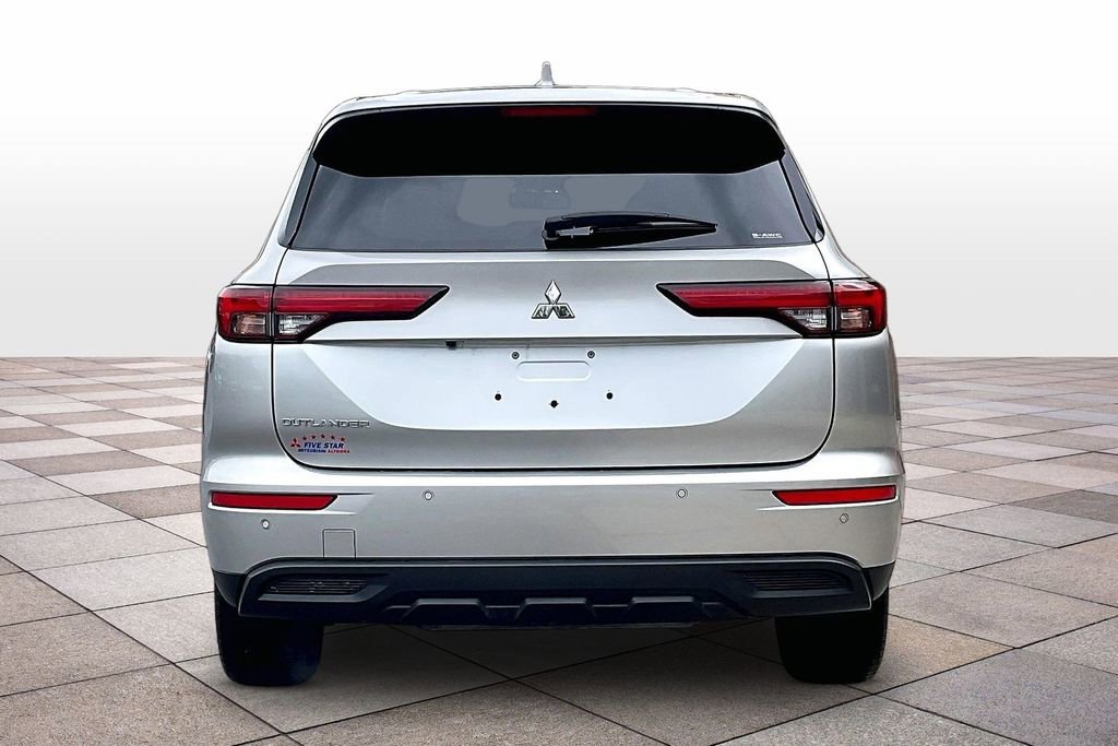 Used 2022 Mitsubishi Outlander ES AWD/4WD image 4