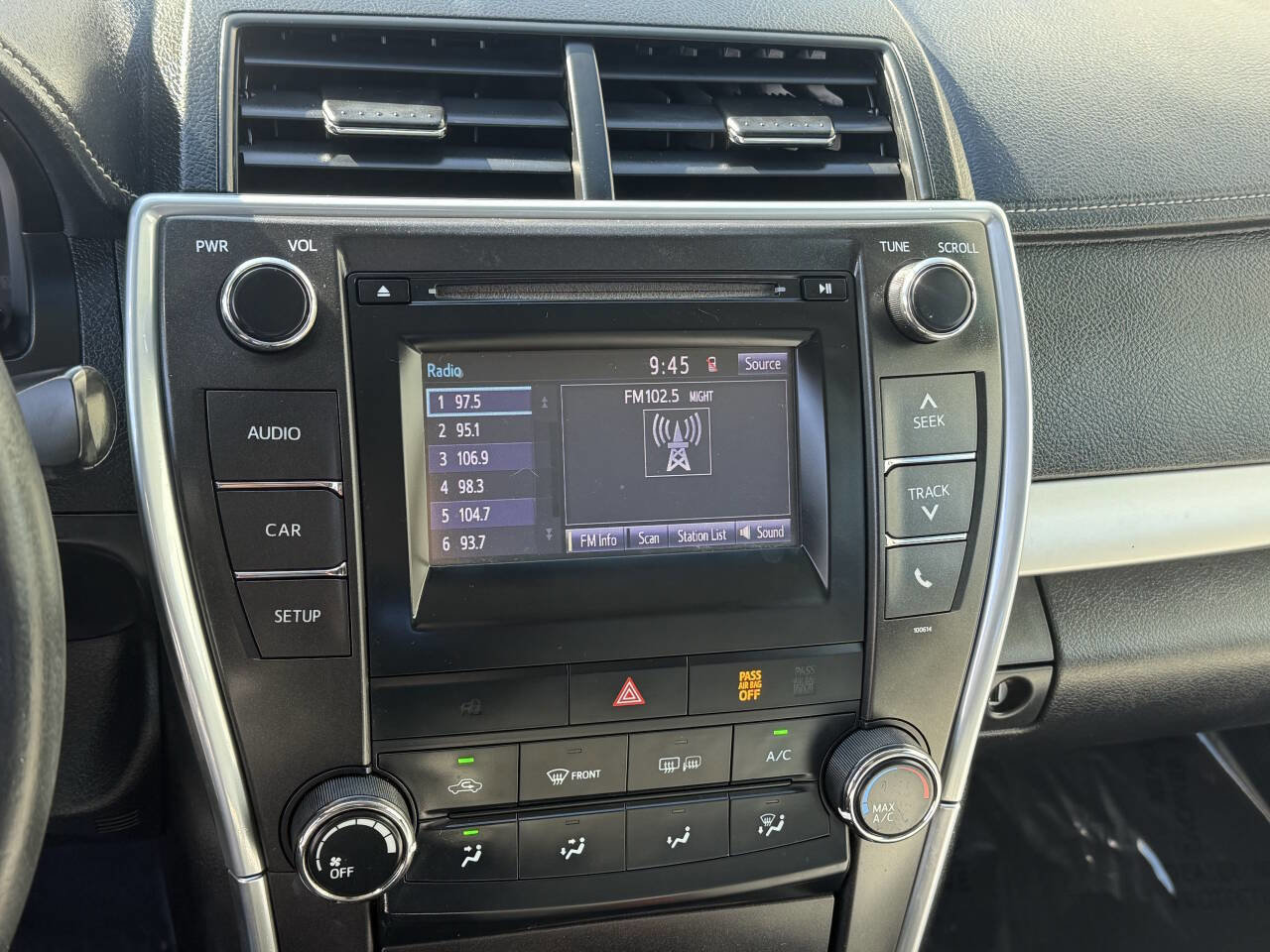 Used 2017 Toyota Camry SE image 9