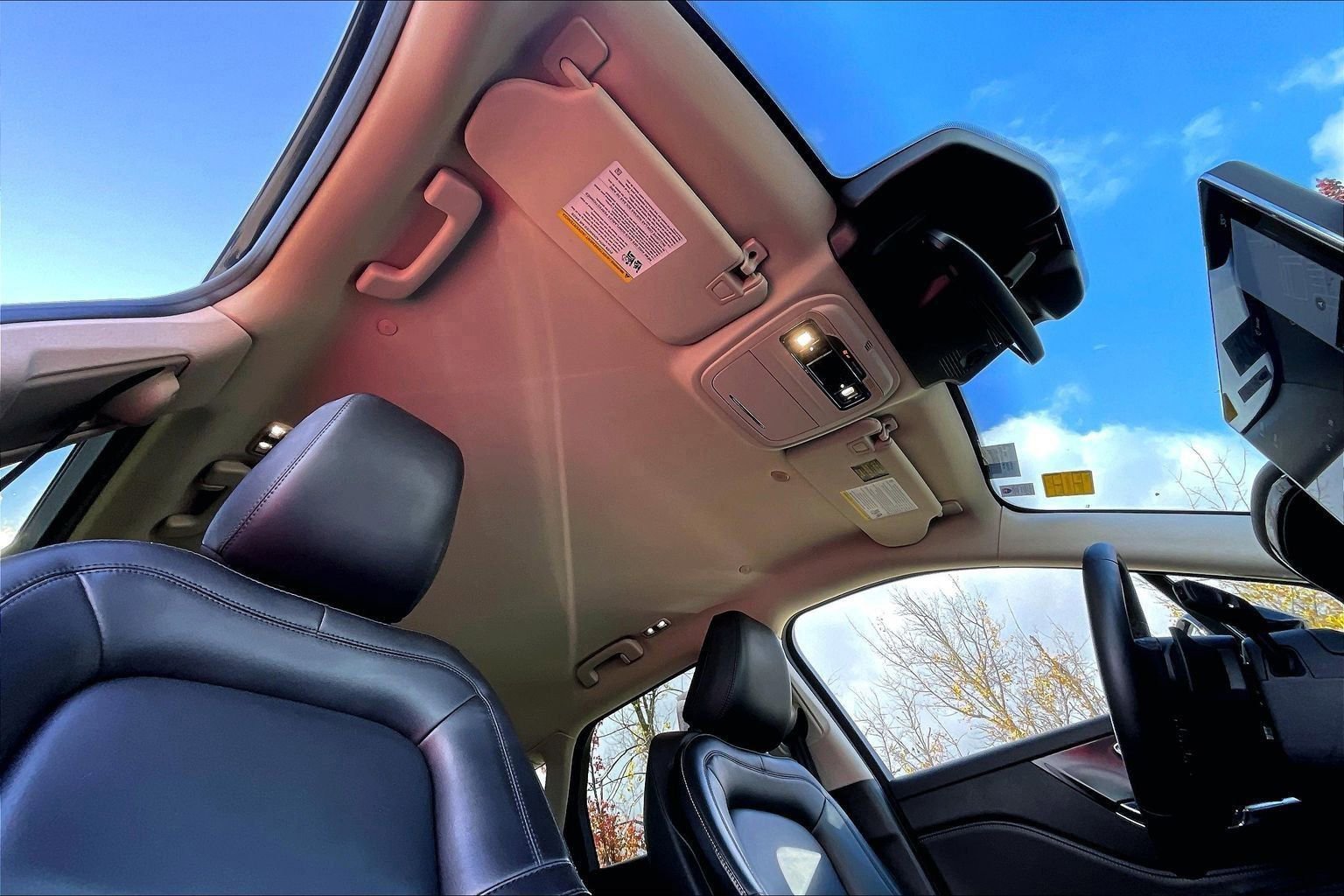 Used 2023 Lincoln Corsair AWD image 25