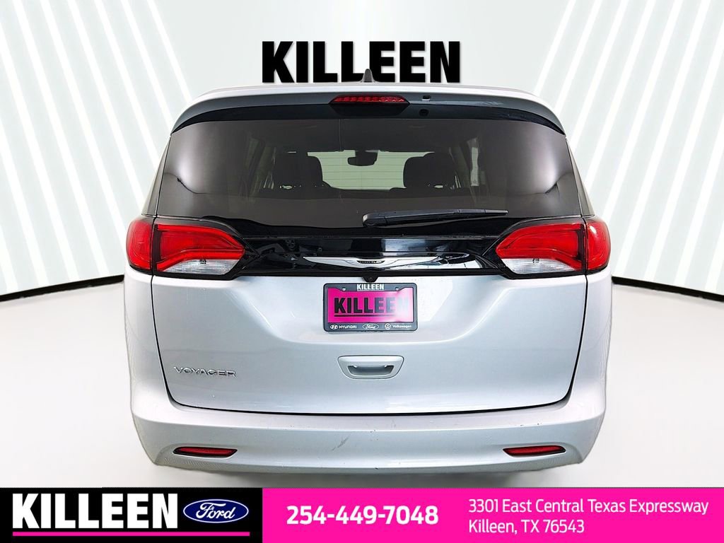 Used 2024 Chrysler Voyager LX image 7