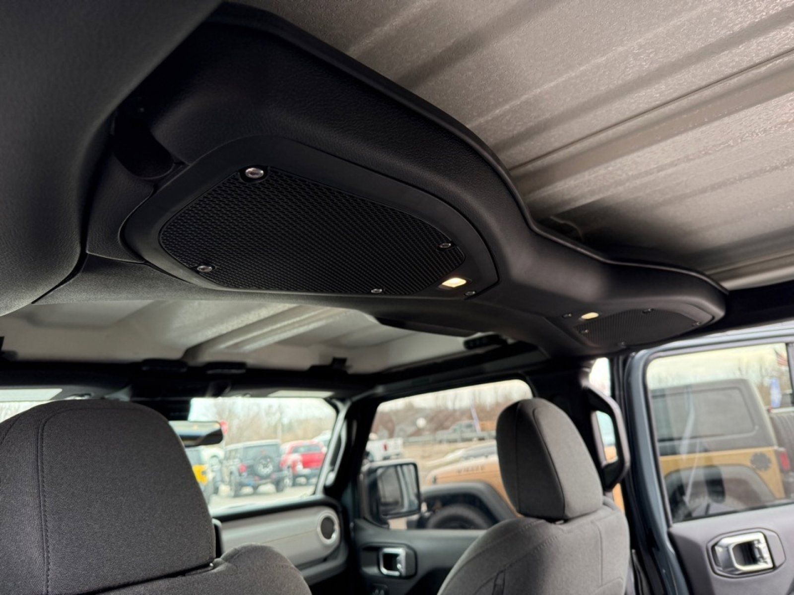 Used 2025 Jeep Wrangler Unlimited Sahara image 33