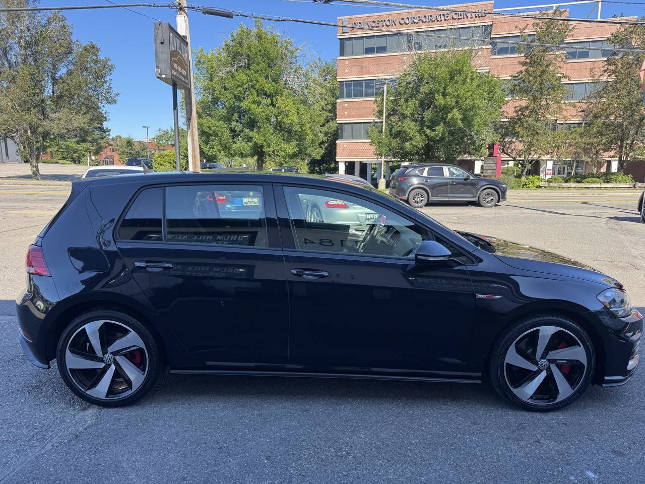 Used 2020 Volkswagen GTI SE FWD image 6
